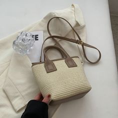 SPECIFICATIONSBrand Name: NoEnName_NullHandbags Type: Shoulder BagsTypes of bags: Shoulder & Crossbody BagsMain Material: StrawLining Material: POLYESTERShape: BucketPlace Of Origin: HE BEI ProvincePlace Of Origin: HE BEI ?ProvinceOrigin: Mainland ChinaCN: HebeiHardness: SOFTPattern Type: SolidInterior: Cell Phone PocketDecoration: noneExterior: noneOccasion: partyClosure Type: zipperGender: WOMENStyle: fashionModel Number: TNumber of Handles/Straps: Single Retro Purse, Female Shoulder, Travel Handbags, Straw Bags, Wedding Bag, Elegant Red, Handbag Wallet, Casual Tote, Vintage Elegant