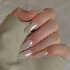 White Chrome Nails, Unghie Sfumate, Modern Nails, Easy Nails, Pearl Nails, Nailed It