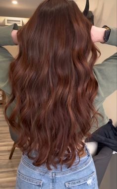 Copper Hair Halloween Costumes Ideas, Miley Cyrus Auburn Hair, Reddish Brown Hair With Bangs, Autumn Aesthetic Hair, Strawberry Chocolate Hair, 1960 Hairstyles For Long Hair, Neutral Copper Hair, Red Hot Cinnamon Hair, Ginger Brown Hair With Highlights