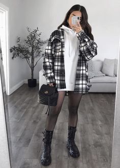 Mode Ulzzang, Midsize Outfits, Mirror Picture, Simple Fall Outfits, Plaid Shacket, Winter Fashion Outfits Casual, Cold Outfits, Fall Clothes, Looks Black