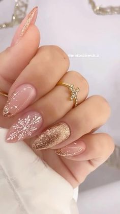 Almond Nails Designs Holiday, Simply Birthday Nails, Medium Almond Christmas Nails, Nude Winter Nails Acrylic, Xmas Almond Nails, Simple Almond Nails Winter, Christmas Nails Elegant Holidays, Nude Christmas Nails Acrylic, Holiday Nails Inspiration