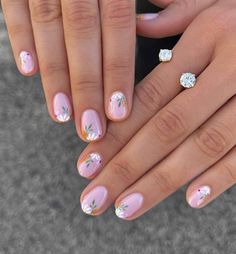 Christmas Nail Designs Green, Nail Designs Green, Summer Nails Designs 2023, Easter Nails Acrylic, 2023 Spring Nails, Nail Art Fleur, Nail Art Designs 2023, Summer Nails Designs, Easter Nail Art Designs