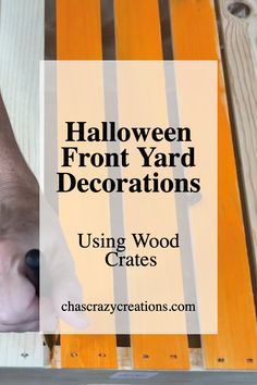 Halloween Front Yard Decorations using wood crates Halloween Easy Diy, Outdoor Decorating Ideas, Outdoor Fall Decor, Fall Mums, Colorful Planters, Fall And Halloween, Diy Fall Wreath, Unique Fall, Outdoor Decorating