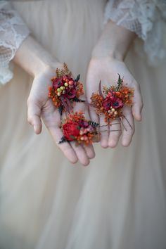 Autumn flower bridal hairpins. The flower hairpins is made of natural preserved material, artificial flowers, leaves, grass and other trinkets used for arranging. Photo: Michaela Durisova photography Model: Tamara L. Can be combined with this hair comb: https://www.etsy.com/uk/listing/1087951565/autumn-flower-hair-comb-fall-wedding?ref=shop_home_active_1 When stored in dry and dark place, our products last 10-15 years. We can also make you other matching accessories. Please message me for more i Flower Hair Pins Wedding, Textile Flowers, Fall Wedding Hairstyles, Floral Hair Pins, Floral Comb, Autumn Design, Hair Wreaths, Home Remedies For Hair, Orange Tones