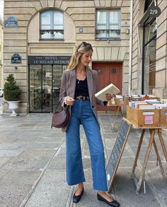 Alison Bornstein Outfits, Outfit Bordeaux, Outfits For The Office, Ballet Flats Outfit, Looks Jeans, Money Outfit, Flats Outfit, 2024 Style