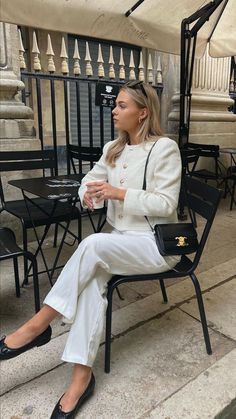 10 Outfits old money para este otoño | Es la Moda Look Hippie Chic, Chic Black Outfits, Ballet Flats Outfit, Classy Business Outfits, Chique Outfit, Fest Outfits, Skandinavian Fashion, Flats Outfit, Professional Outfits Women