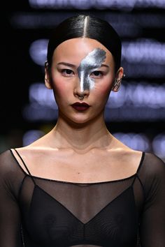 Navy Eyeshadow, Fashion Week Makeup, Fashion Week 2023, Bold Makeup Looks, Fashion Runway Show