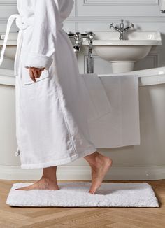 Boutique Spa, Tub Time, Hotel Inspiration, Spa Style, Bath Robes, Minimal Photography, Laundry Bags, Dressing Gowns