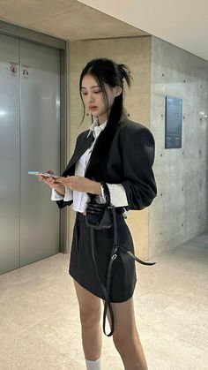 Ulzzang Photoshoot, Fake Sick, Douyin Fashion, Bold Outfits, Mode Ulzzang, 사진 촬영 포즈, Feminine Aesthetic, Girls Fashion Clothes, Japan Fashion