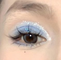 Blue Inspo Makeup, French Blue Makeup, Blue Jelly Makeup, Cute Light Blue Eyeshadow Looks, Blue Glossy Eyeshadow, Blue Sparkly Makeup Looks, Rave Makeup Blue, Soft Blue Eyeshadow Looks, Simple Light Blue Makeup