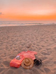 "From grocery trips, to sunset beach picnics, this one shoulder tote will be your best friend!! ☀️🐚 FEATURES 🌺 beautiful orange swirl print 🌺 one shoulder style with a thick 3' strap 🌺 reversible double lining - white linen lining on the inside, printed on the outside 🌺 box cut bottom 🌺 CARE 🦋 wash in delicate cycle with like colors 🦋 hang to dry!! do not put in the dryer!! 🦋 iron on low temperature if needed FABRIC/MATERIAL/DIMENSIONS 🌴 100% cotton 🌴 for size reference: can fit a sma Beach Picnics, Small Water Bottle, Beach Inspo, Beach Tee, Sunset Pics, Every Step You Take, Beach Living, Sunset Pictures, Beach Picnic