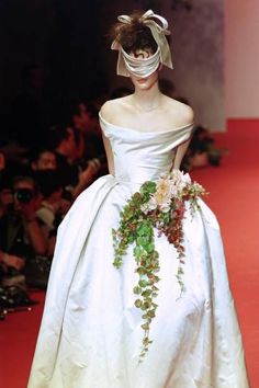 Wedding Dress Runway, Dark Couture, Runway Wedding Dress, Vivienne Westwood Wedding Dress, Vivienne Westwood Wedding, 90s Runway Fashion, Runway Fashion Couture, Vintage Runway, I'm Tired