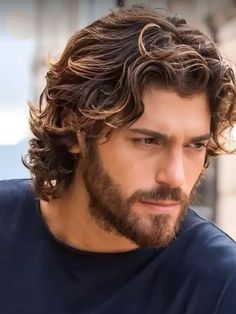 Men’s Long Hair With Highlights, Mens Long Flow Haircut, Men Haircut Long Curly, Mens Extended Length Haircut, Medium Long Hair Men Wavy, Men Medium Hairstyles Wavy Thick Hair, Long Wavy Hairstyles For Men, Men’s Shoulder Length Hairstyles, Long Hairstyles For Men Medium Wavy