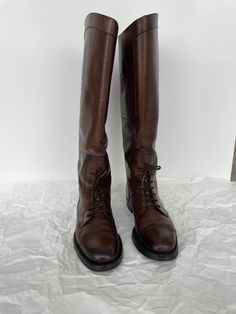 Hardly used Gucci Brown Calf Leather 'Boulanger' Equestrian Lace-Up Knee Polo Style Boots in its original dust bag Classic Brown Riding Boots, High Boots, Boot Shoes Women, Knee High Boots, Knee High, Calf Leather, Equestrian, Vintage Gucci, Womens Boots