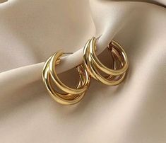 Logam Mulia, Triple Hoop Earrings, Korean Earrings, Rock Jewelry, Jewelry Lookbook, Jewelry Photography, Square Earrings, Geometric Earrings