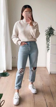 Mom Jeans Autumn Outfit, Business Casual Sporty, Winter Boho Outfits, Mom Jeans Aesthetic, Casual College Outfits, Causual Outfits, Winter Fashion Outfits, Teen Fashion Outfits