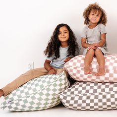 This overstuffed bean bag delivers sensory-rich, cloud-like comfort, so your little one always has the softest seat in the house. Kawaii Bean Bag, Baby Bean Bag Chair, Kids Bean Bag Chairs Animal, Childrens Bean Bags, Bean Bag Cover, Bean Bag Chairs, Bag Chairs, Cozy Seats, Kids Bean Bags