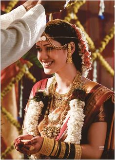 The breathtaking Kannada-Hindu Bride :) Kannada Wedding, Kannada Bride, Marriage Ideas, Indian Bridal Sarees, Samantha Pics, Hindu Bride, Desi Aesthetic, Perfect Bride