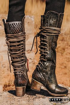 Lace Up Chunky Heel Cross Strap High Boots Chunky Heel Ankle Boots, Martin Boots, Fashion Mode, Trendy Fashion Women, Heeled Ankle Boots, Tall Boots, Cross Straps, Chunky Heel