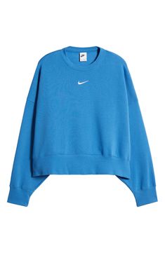 An embroidered Swoosh adds minimal branding to this cozy fleece sweatshirt cut for a relaxed, oversized fit that's enhanced by the dropped shoulders. 22" length (size Medium) Crewneck 80% cotton, 20% polyester Machine wash, tumble dry Imported Cute Crew Neck Sweatshirts, Cute Crewnecks Nike, Nike Crewnecj, Preppy Nike Sweatshirt, Preppy Clothes For School, Cute Nike Sweatshirts Blue, Tn Sweatshirt, Crew Neck Sweatshirt Aesthetic, Lulu Sweatshirt