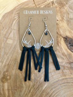 Black deer leather fringe. Dangle bead detail. Lightweight. Rubber stopper included on ear wire. Faux Leather Earrings Diy, Leather Fringe Earrings, Leather Jewelry Diy, Black Deer, Cowgirl Jewelry, Diy Jewlery, Faux Leather Earrings