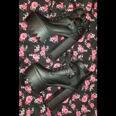 Beautiful Sassy Black Platform Heels Fits Size 8, This Is Bought As Euro Size 39 5 1/2 Inch Heel 1 1/2 Inch Front Platform Worn Once, Like New Black Platform Heels, Retro Shoes, Black Platform, 2 Inch Heels, Platform Heels, Shoes Black, Black Shoes, Like New, Women Shoes