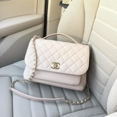 Chanel Business Affinity Bag, White Chanel Bag, Tas Bahu, Girly Bags, Pink Chanel, Luxury Purses, Fancy Bags, Pretty Bags