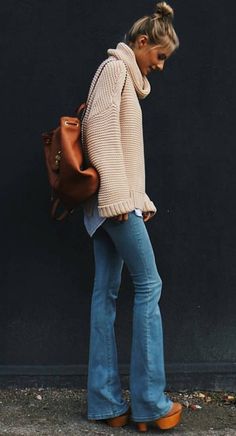 Flare Jeans Outfit, Looks Jeans, Estilo Hippie, Jeans Outfit, Mode Vintage, Looks Style, Fall Winter Outfits, Primavera Estate