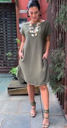 Summer Knee-length Linen Dress For Daywear, Casual Knee-length Linen Summer Dress, Casual Knee-length Summer Linen Dress, Summer Daywear Knee-length Linen Dress, Casual Button-up Linen Dress For Summer, Linen Style Fashion, Womens Trendy Dresses, African Dresses Modern, African Design Dresses