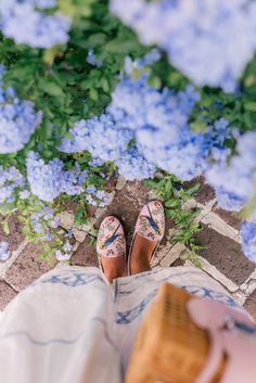 Gal Meets Glam A Cotton Dress For Summer - Aquazzura x de Gournay loafers Cotton Dress Summer, Leather Sandals Flat, Palm Beach Sandals, Beautiful Gowns, Aesthetic Photography, Beaded Flowers