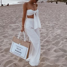 2023 Summer Vacation Outfits, Bahama Outfits Ideas, Linen Sets Outfit, Island Summer Outfits, Linen Set Outfit, Classy Aesthetics, Chic Beach Outfit, Cabo Wabo, Cancun Outfits