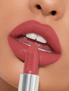 Best Lipstick Brand, Kim K Style, Glam Bedroom, Batons Matte, Jessie James, Lip Gloss Colors, Beauty Make-up, Lipstick Brands