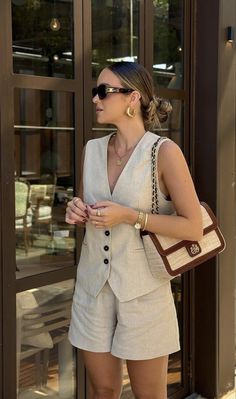 Eurotrip Outfits, Europe Outfits, Casual Chique, Beige Outfit, Moda Paris, Elegante Casual, Paris Outfits, Brunch Outfit