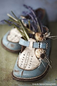 Flowers in shoes! I once did an awesome arrangement in a Victorian lace up boot. Wish I didn't give that one away! Autumn Blue, Blue Cottage, Vintage Fairies, Feeling Blue, Love Blue