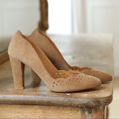 Size Us 6 (Fr 36) High Josephine Courts Heels In Hazelnut From Sezane Suede Leather Covered Pumps Perforated Details And Scalloped Edges Leather Outer Soles Heel Height: 2.7 In (7cm) Only Worn Once For An Event I Think This Runs A Little Small, So Might Be Best For Size 5.5 Cheaper Elsewhere, Just Add To Bundle Open To Offers Women’s Dress Shoes, Floral Embroidered Heels, Church Girl, Outfit Inspired, Perfect Heels, Court Heels, Velvet Shoes, Wardrobe Inspiration, Heeled Sandal