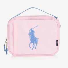 Pink insulated lunch box for boys and girls by Ralph Lauren, with the iconic Big Pony logo embroidered in blue. It is made in hard-wearing nylon canvas with a clip fastening woven carry strap. The spacious interior has a moulded plastic compartment with a mesh pocket on the insulated lid, helps keep school packed-lunch fresh for longer. The zipped main compartment and slide pocket has matching logo-branded bronze metal zip pulls and there is a small Polo logo tab on the side. Luxury Back To School, Lunch Bag Aesthetic, Polo Bag, Cute Lunch Bags, Kotak Bento, Pink Lunch Box, Pink Lunch, Pink Lunch Bag, School Lunch Bag