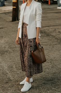 Rok Outfit, Rock Outfit, Leopard Print Skirt, Modest Clothing, Skirt Midi, 가을 패션