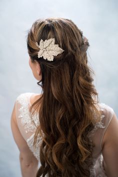 "maple leaf hair clip, hand beaded and hand embroidered this listing is for 1 clip, hand beaded with crystal and embroidered with rich metallic thread. Attached to a metal hair clip. it's comes in silver or in rose gold (to remind the color of leaves during fall) perfect for a fall/winter wedding, a whimsical garden theme wedding. very simple but yet so beautiful. the size of the piece is about 3\" wide and 4\" long Please allow up to 10 days before shipping. Due to the handmade nature of this i Leaf Hair Clip, Beaded Bridal Sash, Fall Winter Wedding, Winter Wedding Hair, Leaf Headpiece, Metal Hair Clip, Wedding Hairstyles Bridesmaid, Garden Theme Wedding, Rhinestone Hair Comb