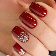 Holiday Nail Colors, Christmas Nail Colors, Emerald Nails, Holiday Nails Winter, Nail Colors Winter, Christmas Gel Nails, Christmas Nail Art Designs, Stylish Winter Outfits, Gel Nail Colors