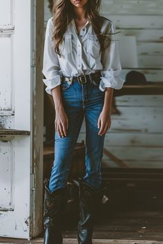 40+ Cowboy Boots Outfit Ideas for Country Concerts: Chic, Fun, and Fabulous - From The Guest Room Cowboy Boots Outfit Women, Cowboy Style Women, Boots Outfit Ideas, Country Outfits Women, Cowboy Boots Outfit, Boho Chic Accessories, Local Milk, Party Outfits For Women, Country Style Outfits