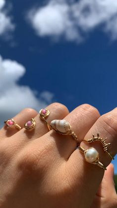 Wire Wrap Shells Tutorials, Seashell Ring Diy, Shell Rings Diy, Diy Shell Ring, Aestethic Jewelry, Stone Jewelry Diy, Sunshine Jewelry, Homemade Necklace