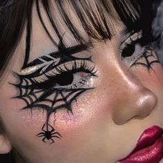 Goth Halloween Makeup Looks, Demon Oc Outfit, Gothic Makeup Ideas Eyeliner, Cool Alt Makeup, Alt Makeup Looks Eyeliner, Goth Eyeliner Designs, Halloween Goth Makeup, Emo Makeup Ideas, Anti Valentines Day Makeup