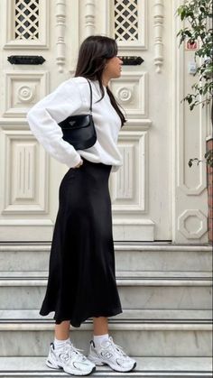 Modest Fall Outfits, Satin Skirt Outfit, Outfit Looks, Modesty Outfits, Capsule Outfits, Fashionista Clothes, Causual Outfits, Blog Article