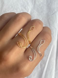 -- SNAKE RING -- - These beautiful light gold and silver snake rings make amazing statement pieces for a bold yet dainty look.   - Colours may appear differently on screen than in real life :)  - Don't leave fingers green - These rings are available separately or can be bought together in a set - Rings shown in other pictures are available from these links: - gold rings: https://www.etsy.com/uk/listing/984157568/stainless-steel-kc-gold-non-tarnish-wire?ref=shop_home_recs_19&frs=1&crt=1 - silver Cool Wire Rings, Ring From Wire, Steel Wire Jewelry, Wire Jewellery Rings, Butterfly Wire Ring, Metal Wire Rings, Trendy Spiral Jewelry As A Gift, Trendy Spiral Jewelry As Gift, Trendy Spiral Jewelry For Gifts