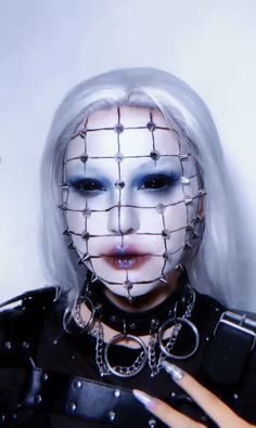 Female Horror Costume Ideas, Hellraiser Inspired Outfit, Female Pinhead Costume, Unique Horror Costumes, Scary Woman Halloween Costumes, Cenobite Costume, Horror Cosplay Female, Hellraiser Makeup