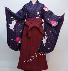 Purple grid & floral/burgundy Japanese Kimono set that includes everything you need.  From Kimono robe to hakama pant to obi belt and sashes...we've got you covered! This kimono set would be a perfect for your Graduation ceremony, any events, party, wedding, ect... Item: Furisode Kimono & Hakama , Obi, Jyuban set frn161 Size: US Free size / Kimono Weidth 26.7inch (68cm), Length 43inch (110cm) Hakama : Please pick your size, M: 35.8inch (91cm) length: suitable height 60inch-62.9inch (153cm -160cm Kimonos, Modern Yukata Fashion, Japanese Kimono Fashion Modern, Kimono Decoration, Japanese Outfit Ideas, Purple Yukata, Hakama Women, Dressy Kimono, Kimono Hakama