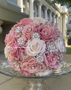 Gold Quince Bouquet, Gold Quinceanera Theme, Pink Quince Theme, Quince Bouquet, Quinceanera Flowers, Champagne Quince, Rose Gold Quince, Rose Gold Bouquet, Rose Gold Quinceanera