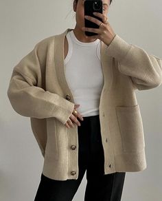 Oak And Fort Outfits, Brown Cardigan Outfit, Casual Neutral Outfits, Graphic Lettering, Spring Colours, Stylish Maternity Outfits, Winter Fashion Outfits Casual, Taking Notes, Inspiration Instagram