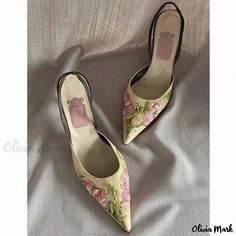 Olivia Mark - Elegant Strappy Sandals with Floral Embellishments Chinese Sketch, Vintage High Heels, Dr Shoes, Heels High, Vintage Heels, Point Shoes, Shoe Inspo, Aesthetic Shoes, Shoe Covers