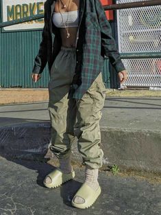 Pakaian Hipster, Adrette Outfits, Goth Outfit, Skater Girl Outfits, Stylist Tattoos, Tomboy Outfits, Tomboy Style Outfits, Streetwear Fashion Women, Indie Outfits